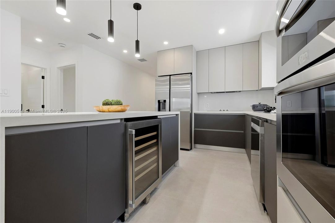 For Sale: $1,180,000 (4 beds, 4 baths, 1949 Square Feet)