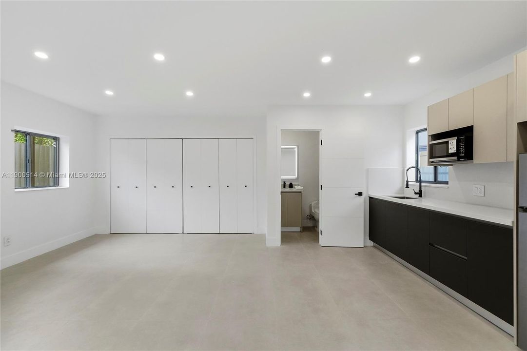 For Sale: $1,180,000 (4 beds, 4 baths, 1949 Square Feet)