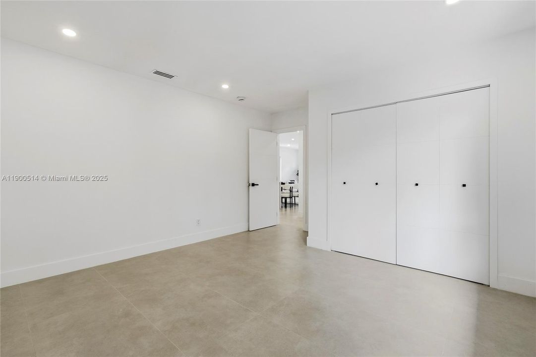 For Sale: $1,180,000 (4 beds, 4 baths, 1949 Square Feet)