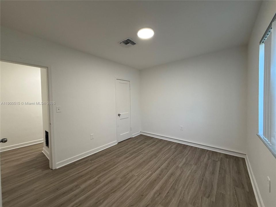 Recently Rented: $3,000 (3 beds, 1 baths, 2346 Square Feet)
