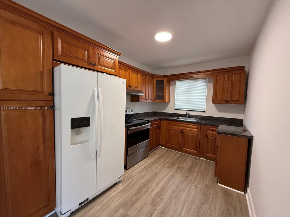 Recently Rented: $3,000 (3 beds, 1 baths, 2346 Square Feet)