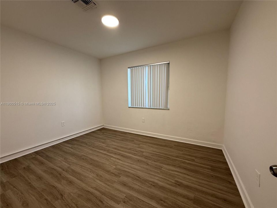 Recently Rented: $3,000 (3 beds, 1 baths, 2346 Square Feet)