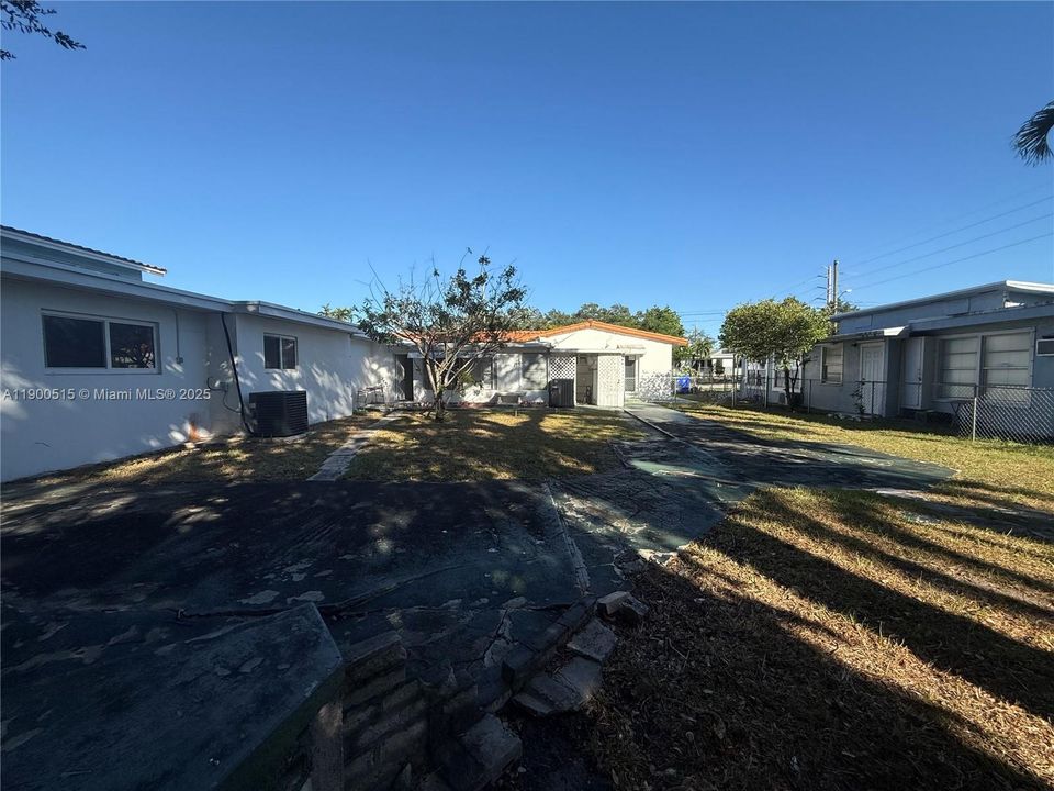 Recently Rented: $3,000 (3 beds, 1 baths, 2346 Square Feet)