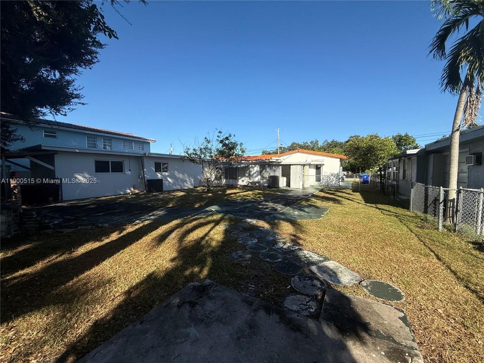 Recently Rented: $3,000 (3 beds, 1 baths, 2346 Square Feet)