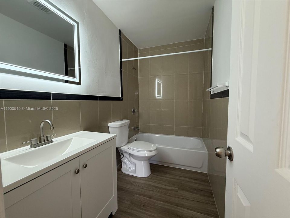 Recently Rented: $3,000 (3 beds, 1 baths, 2346 Square Feet)