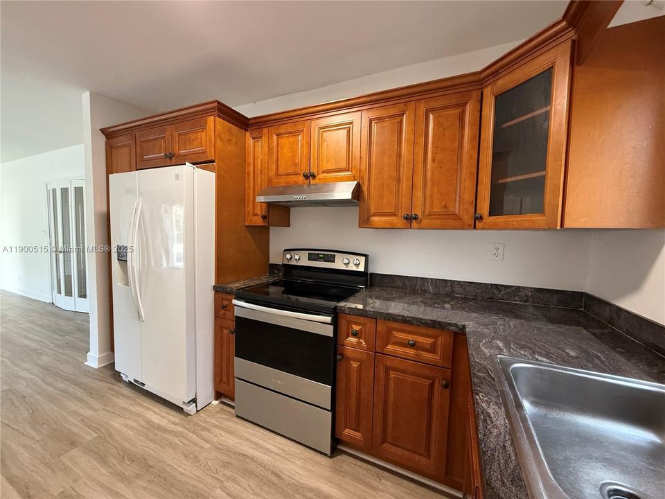 Recently Rented: $3,000 (3 beds, 1 baths, 2346 Square Feet)