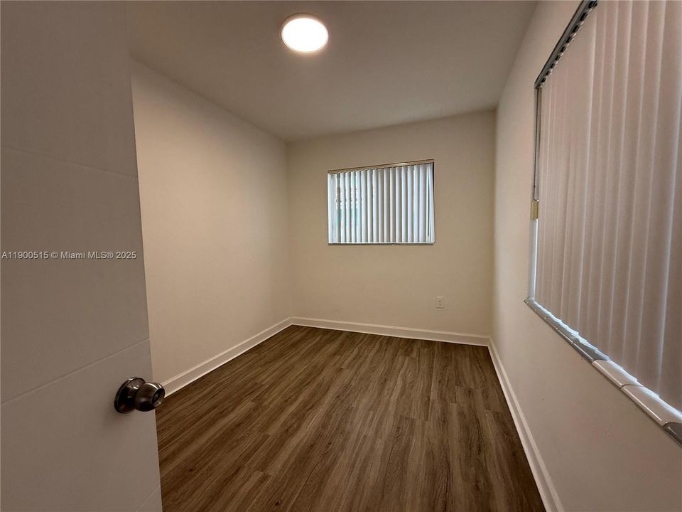 Recently Rented: $3,000 (3 beds, 1 baths, 2346 Square Feet)