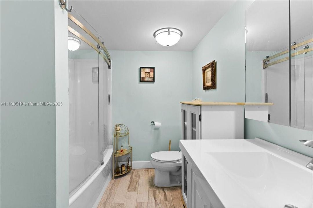 Active With Contract: $212,000 (2 beds, 1 baths, 1070 Square Feet)