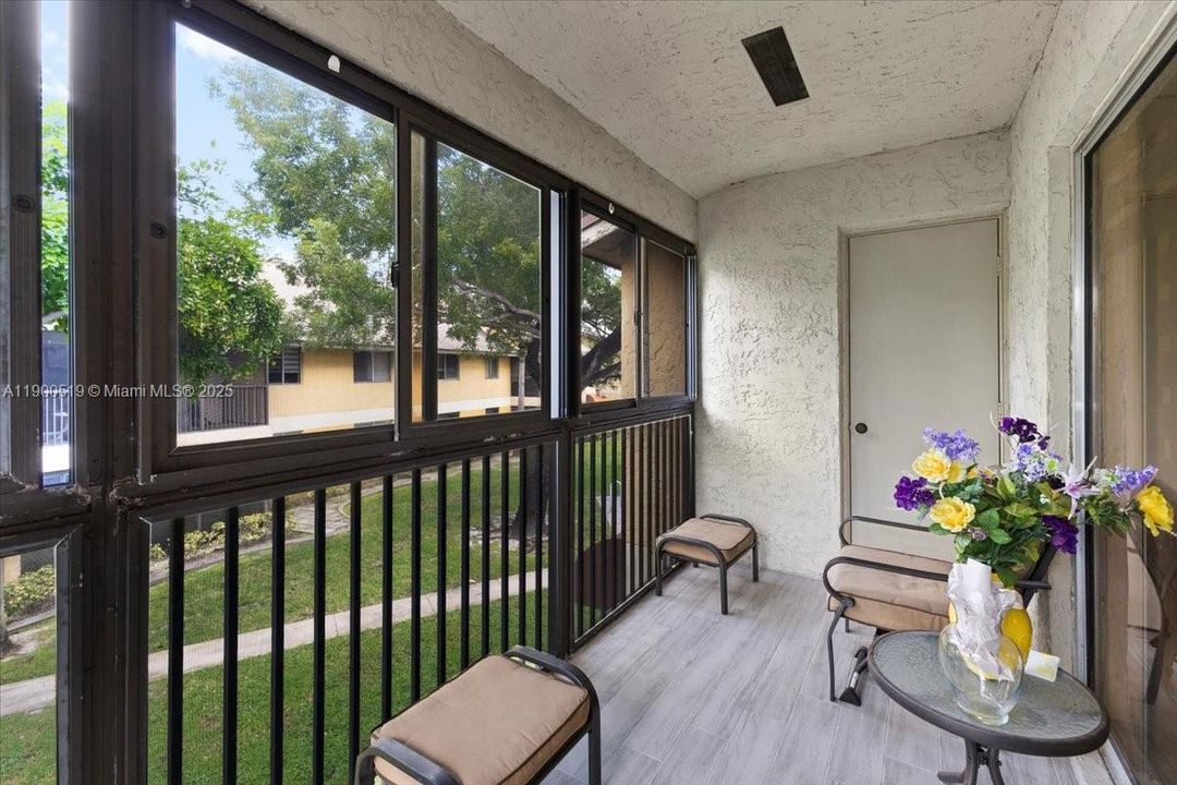 Active With Contract: $212,000 (2 beds, 1 baths, 1070 Square Feet)