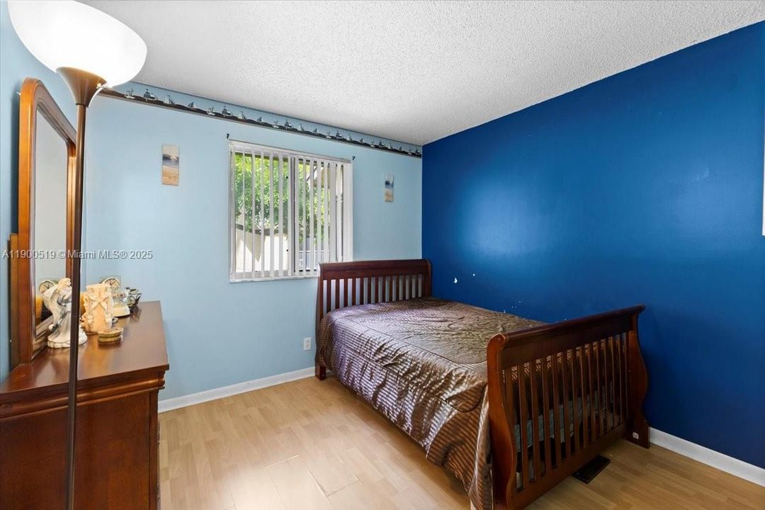 Active With Contract: $212,000 (2 beds, 1 baths, 1070 Square Feet)