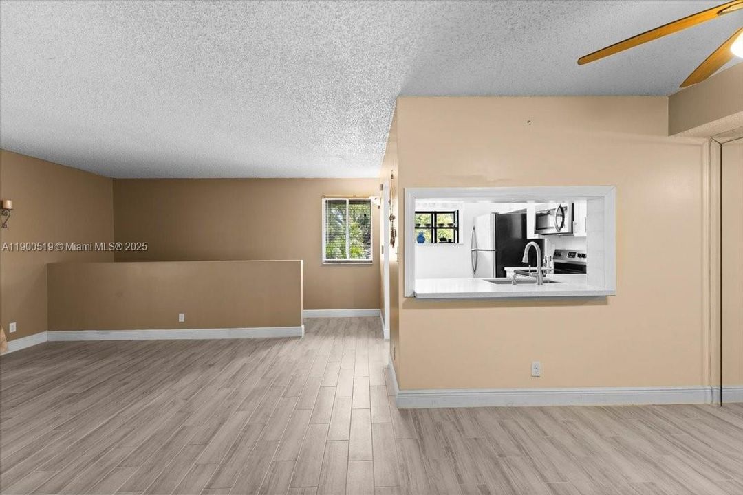 Active With Contract: $212,000 (2 beds, 1 baths, 1070 Square Feet)