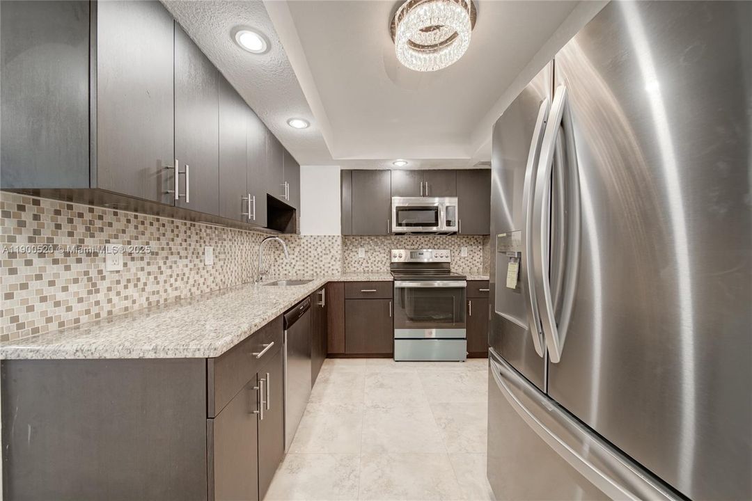 For Sale: $483,000 (2 beds, 2 baths, 1331 Square Feet)