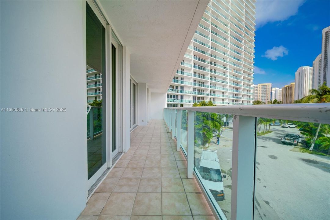 For Sale: $483,000 (2 beds, 2 baths, 1331 Square Feet)