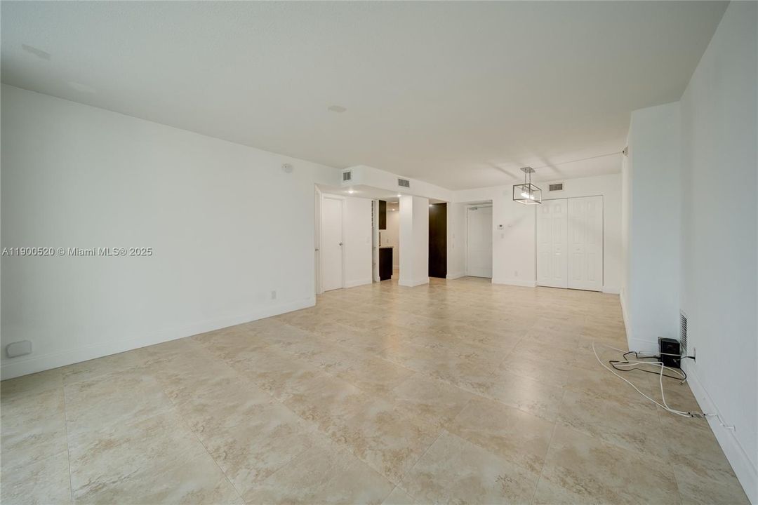 For Sale: $483,000 (2 beds, 2 baths, 1331 Square Feet)