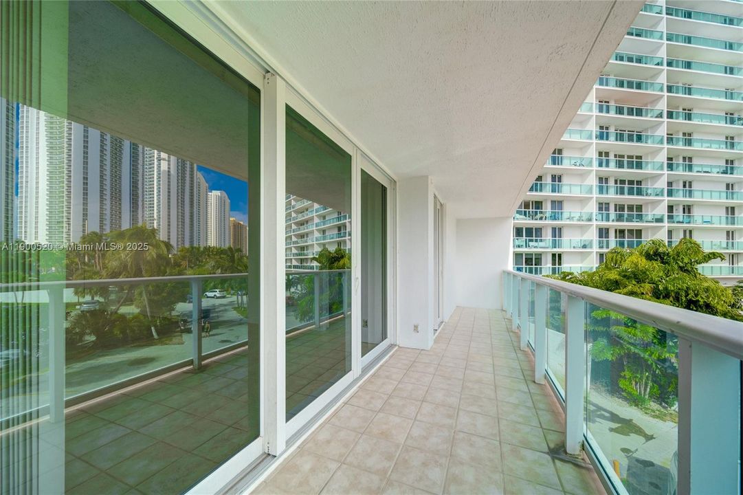 For Sale: $483,000 (2 beds, 2 baths, 1331 Square Feet)