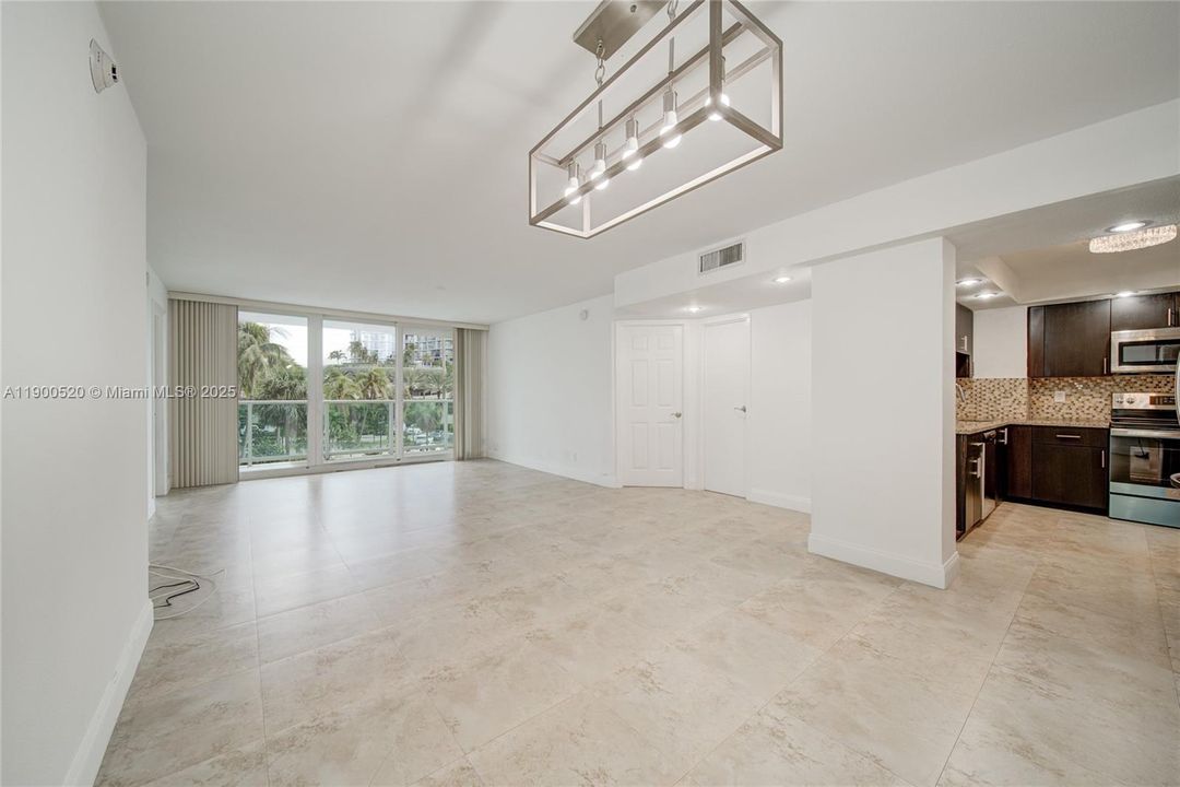 For Sale: $483,000 (2 beds, 2 baths, 1331 Square Feet)