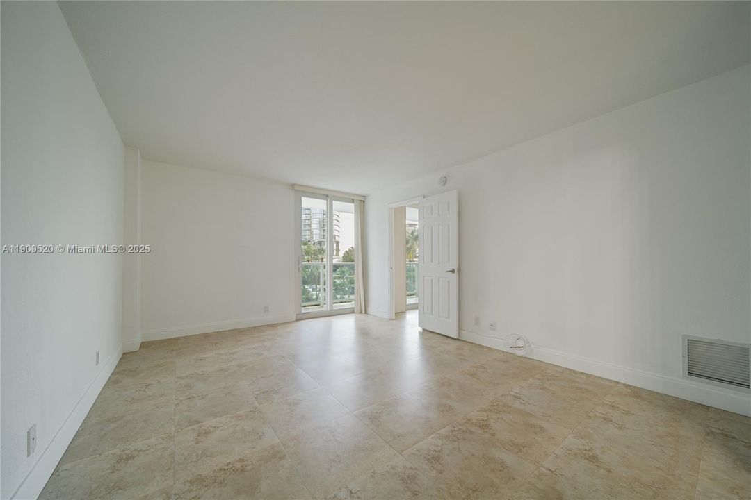 For Sale: $483,000 (2 beds, 2 baths, 1331 Square Feet)