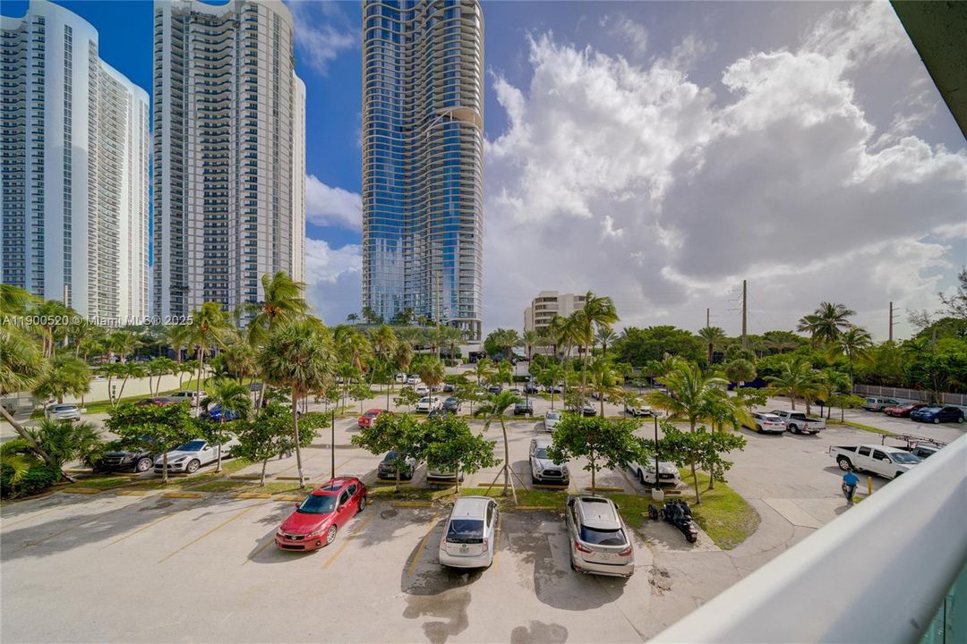 For Sale: $483,000 (2 beds, 2 baths, 1331 Square Feet)