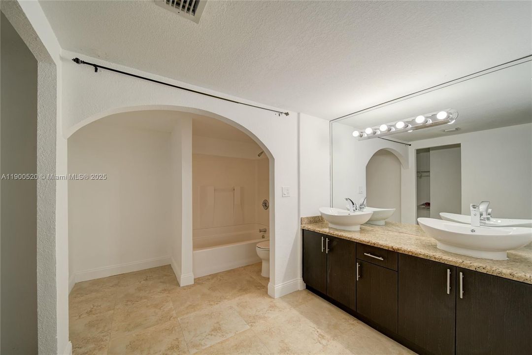 For Sale: $483,000 (2 beds, 2 baths, 1331 Square Feet)