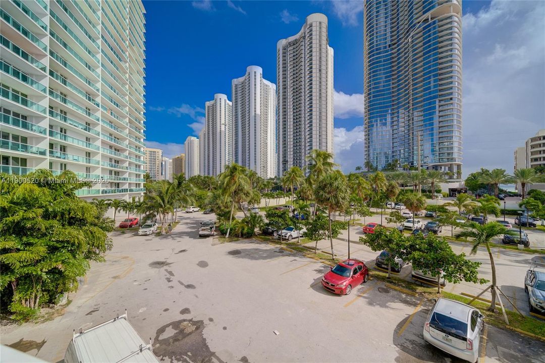 For Sale: $483,000 (2 beds, 2 baths, 1331 Square Feet)