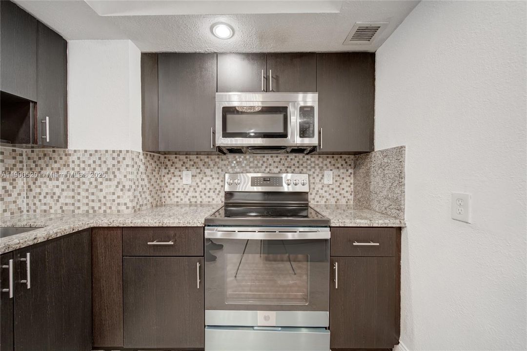 For Sale: $483,000 (2 beds, 2 baths, 1331 Square Feet)