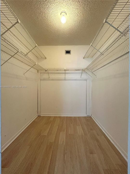 For Sale: $135,000 (2 beds, 2 baths, 1090 Square Feet)