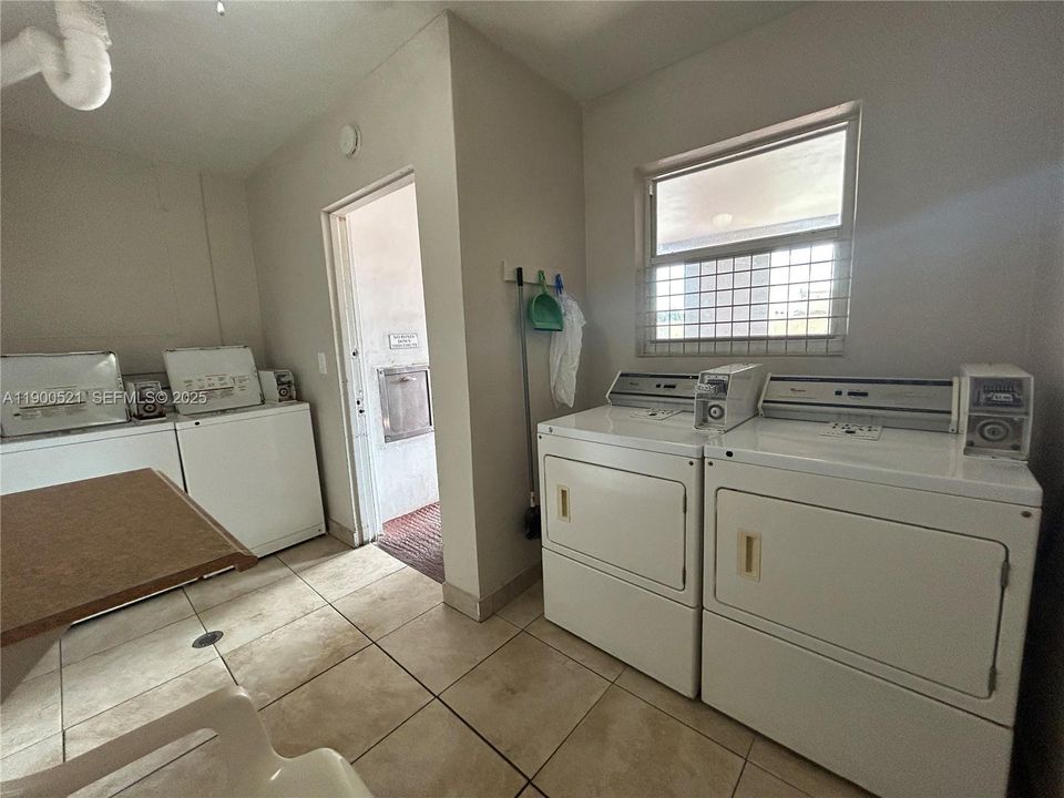 For Sale: $135,000 (2 beds, 2 baths, 1090 Square Feet)