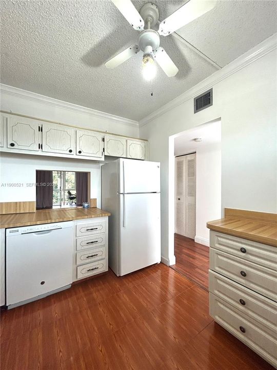 For Sale: $135,000 (2 beds, 2 baths, 1090 Square Feet)