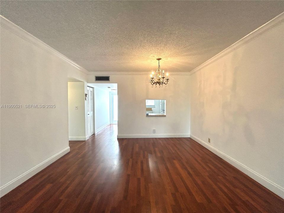For Sale: $135,000 (2 beds, 2 baths, 1090 Square Feet)