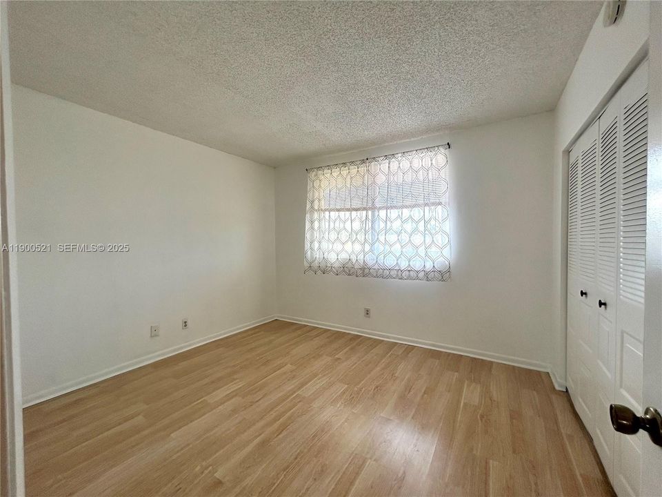For Sale: $135,000 (2 beds, 2 baths, 1090 Square Feet)
