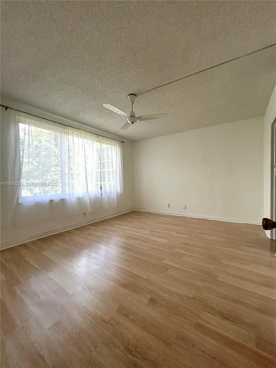 For Sale: $135,000 (2 beds, 2 baths, 1090 Square Feet)