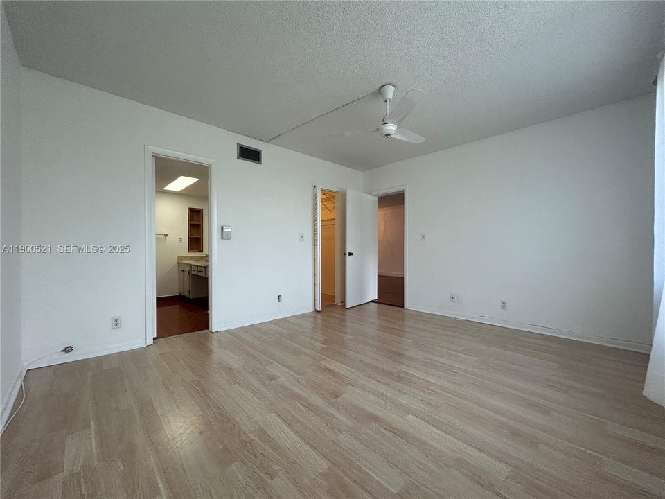 For Sale: $135,000 (2 beds, 2 baths, 1090 Square Feet)