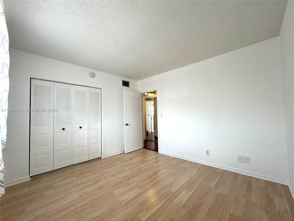 For Sale: $135,000 (2 beds, 2 baths, 1090 Square Feet)