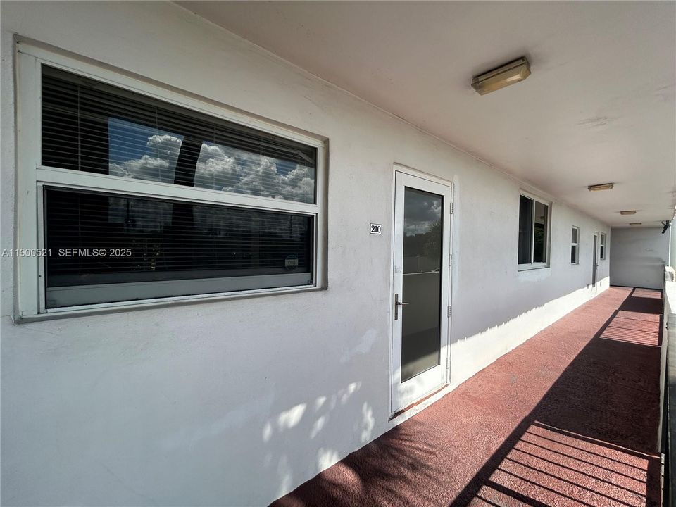 For Sale: $135,000 (2 beds, 2 baths, 1090 Square Feet)