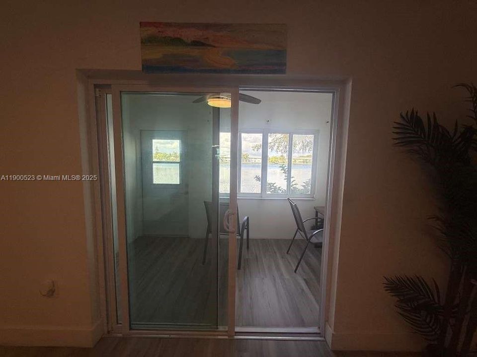 For Sale: $160,000 (2 beds, 1 baths, 850 Square Feet)