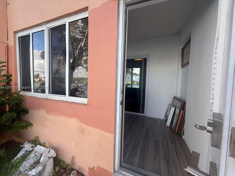 For Sale: $160,000 (2 beds, 1 baths, 850 Square Feet)