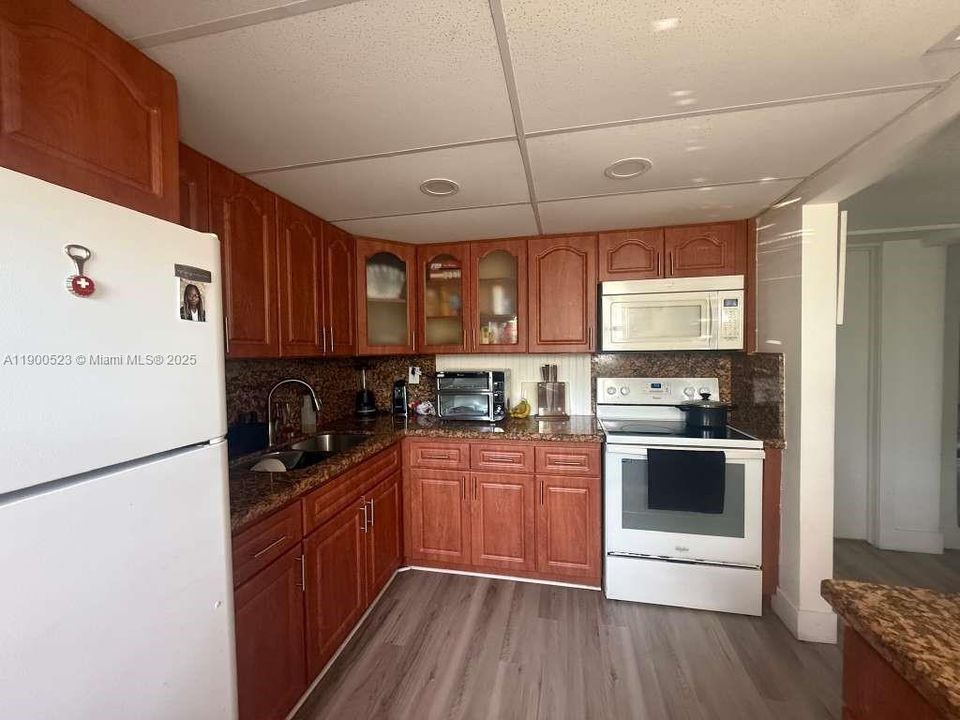 For Sale: $160,000 (2 beds, 1 baths, 850 Square Feet)