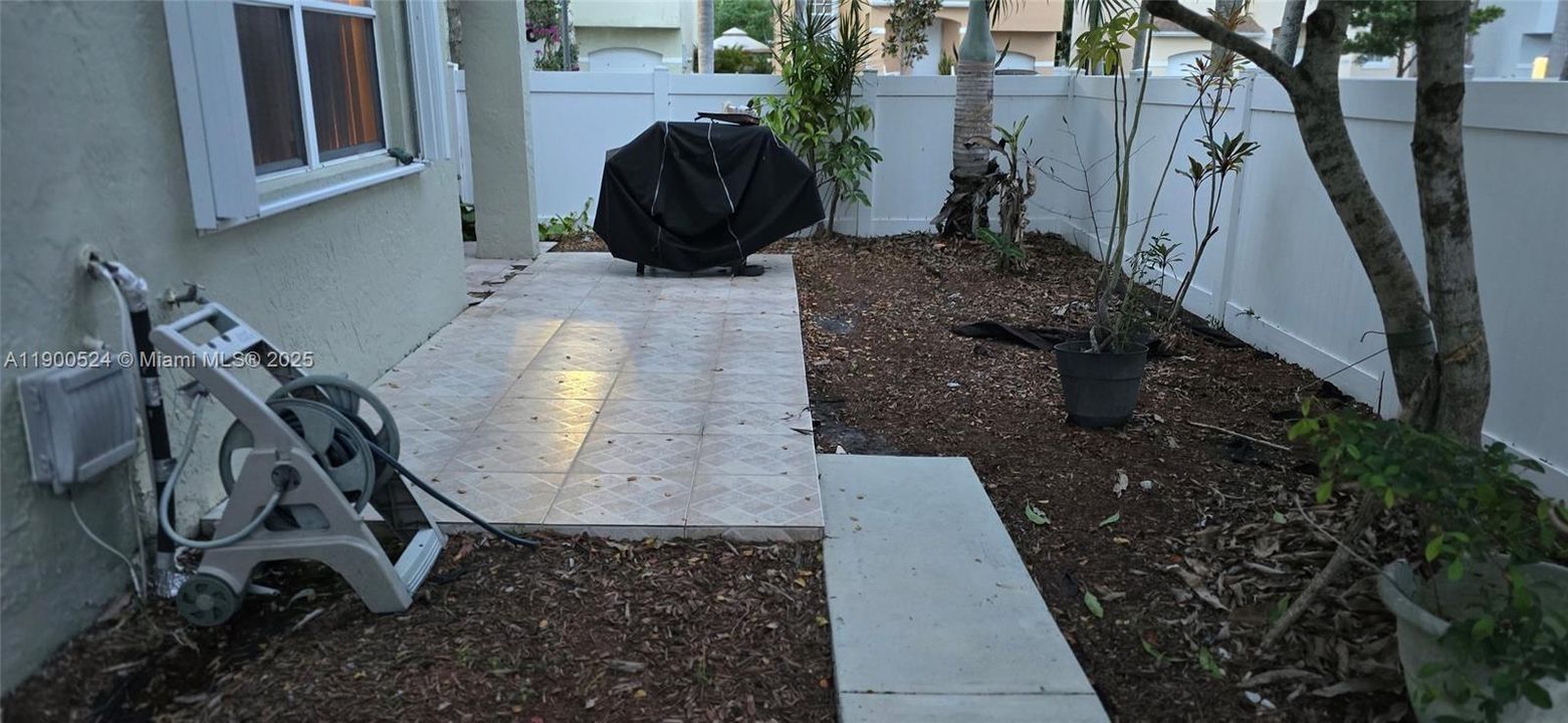 Active With Contract: $3,100 (3 beds, 2 baths, 1456 Square Feet)