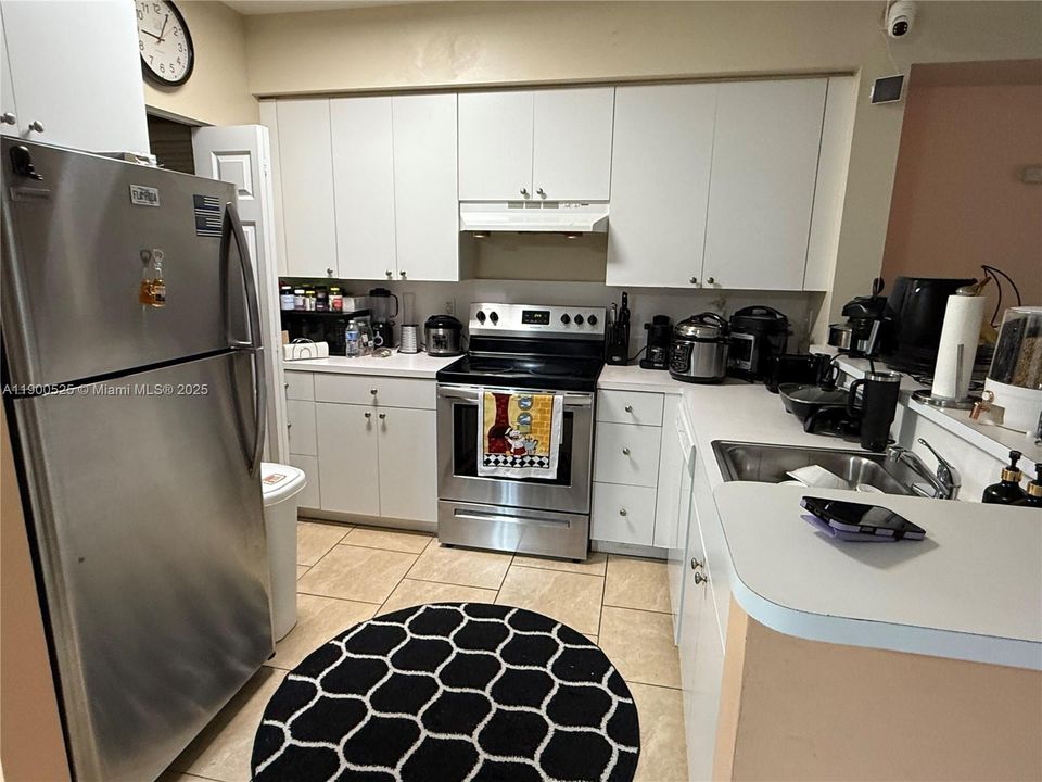 合同活跃: $187,000 (1 贝兹, 1 浴室, 625 平方英尺)