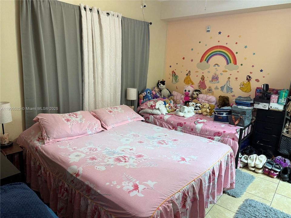 合同活跃: $187,000 (1 贝兹, 1 浴室, 625 平方英尺)