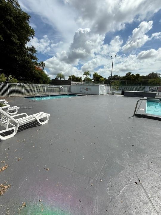 合同活跃: $187,000 (1 贝兹, 1 浴室, 625 平方英尺)