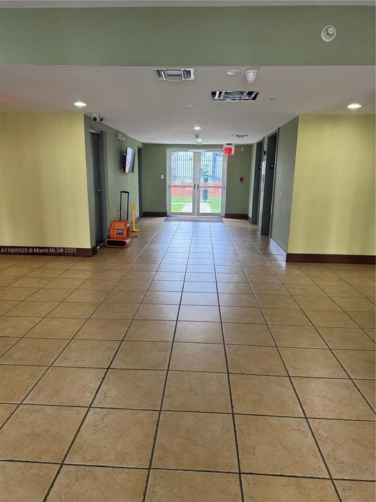 合同活跃: $187,000 (1 贝兹, 1 浴室, 625 平方英尺)