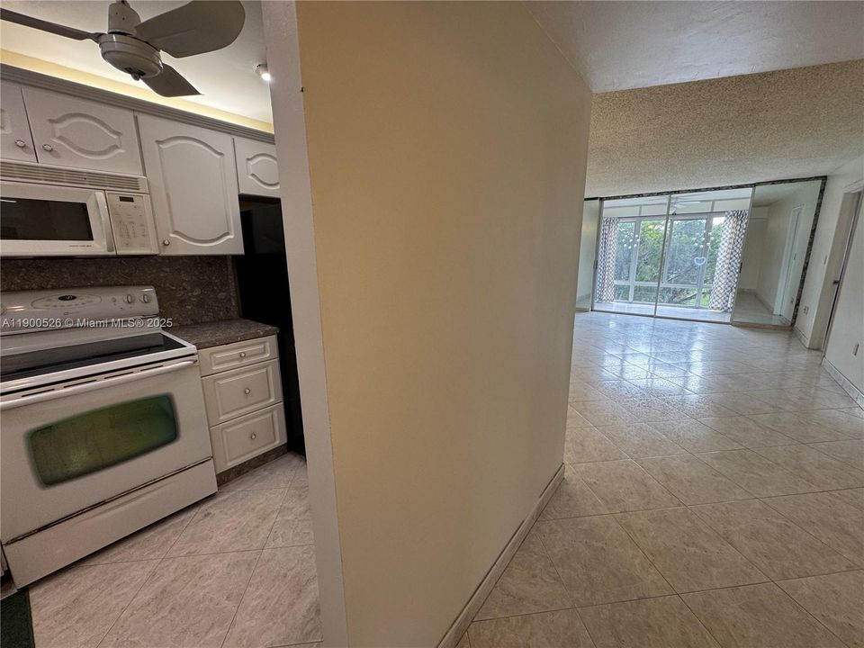 For Sale: $120,000 (2 beds, 2 baths, 850 Square Feet)