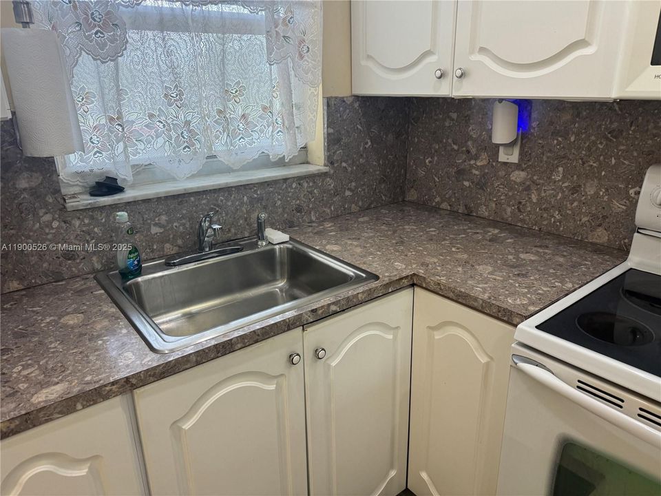 For Sale: $120,000 (2 beds, 2 baths, 850 Square Feet)