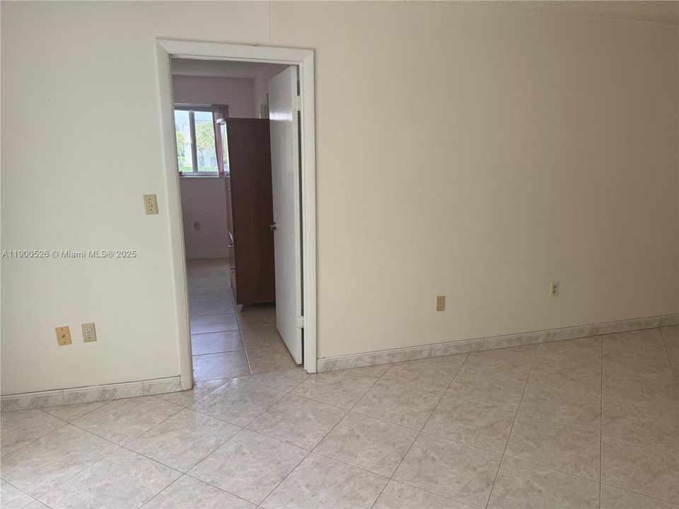 For Sale: $120,000 (2 beds, 2 baths, 850 Square Feet)
