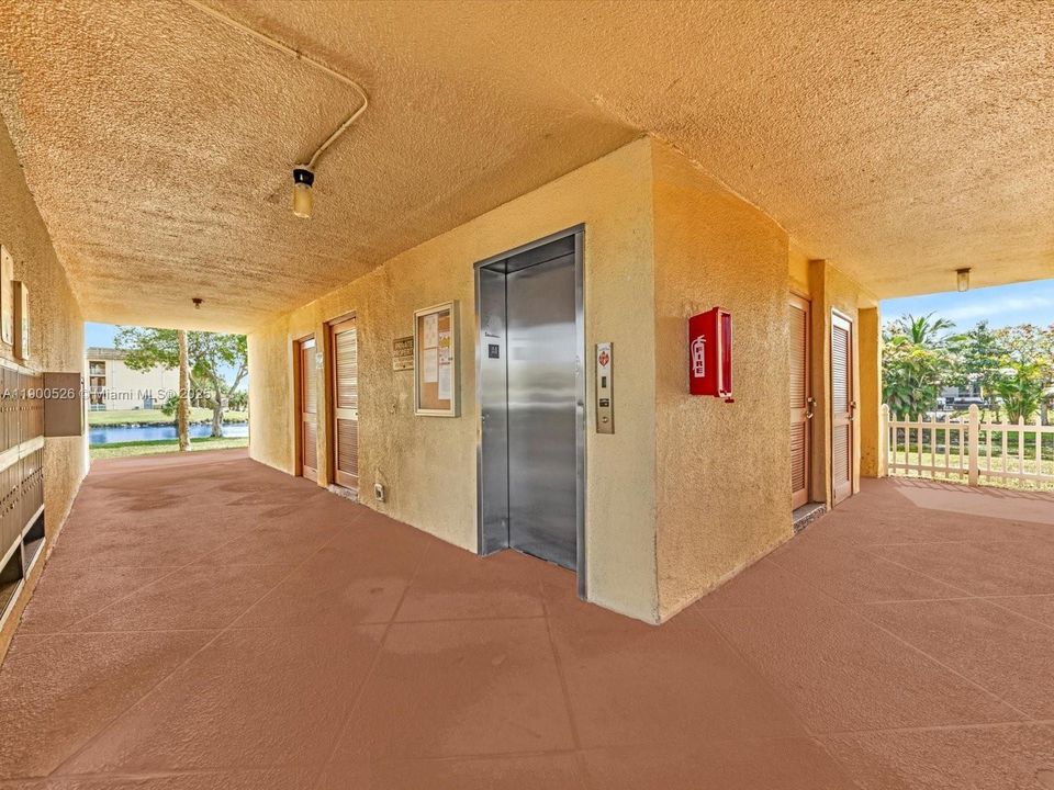 For Sale: $120,000 (2 beds, 2 baths, 850 Square Feet)