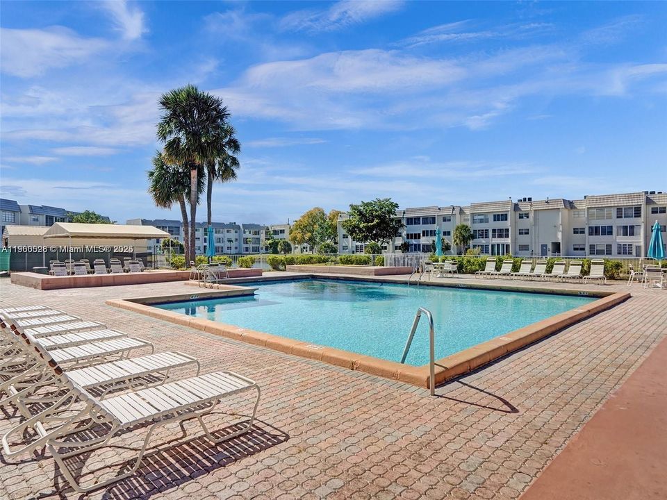 For Sale: $120,000 (2 beds, 2 baths, 850 Square Feet)