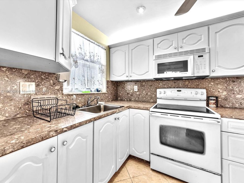 For Sale: $120,000 (2 beds, 2 baths, 850 Square Feet)