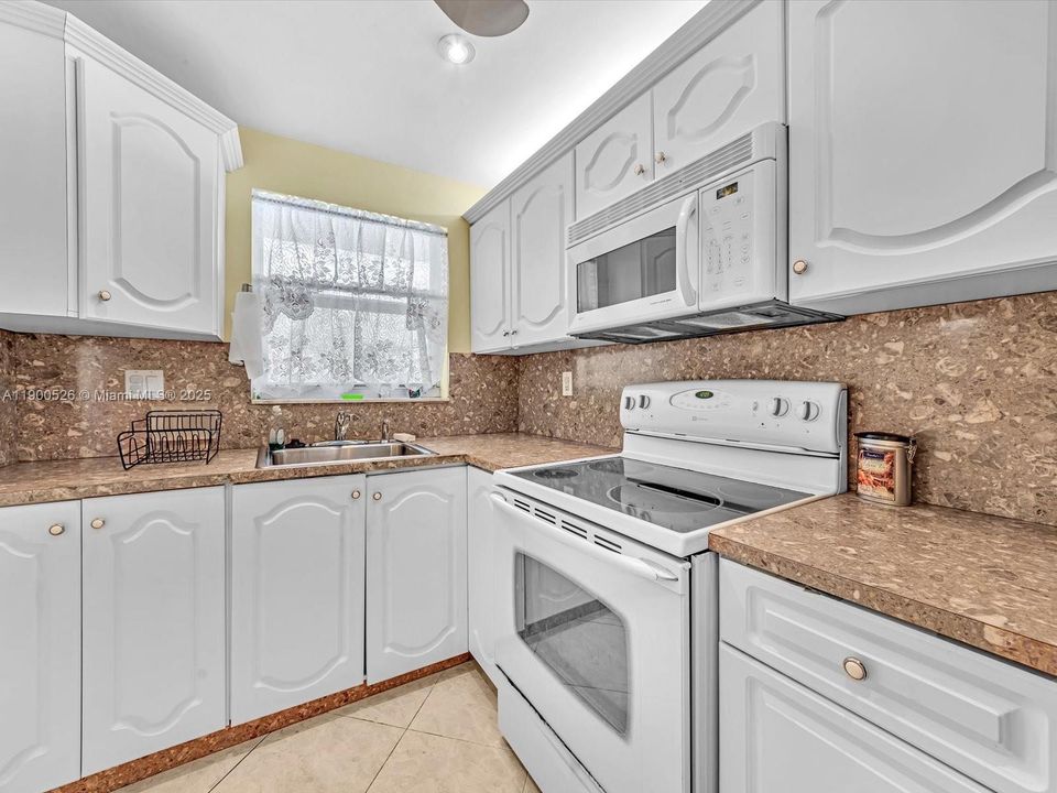 For Sale: $120,000 (2 beds, 2 baths, 850 Square Feet)