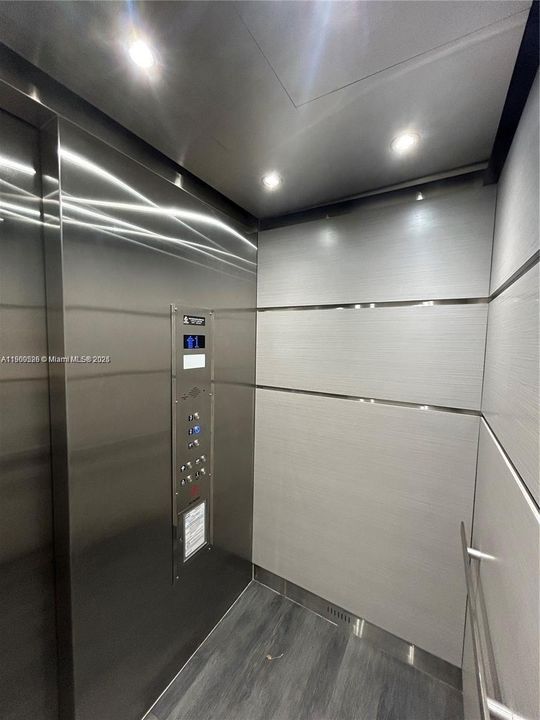 For Sale: $120,000 (2 beds, 2 baths, 850 Square Feet)